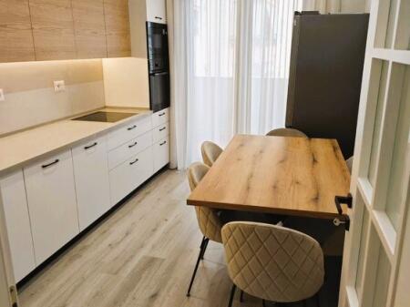 JEPET ME QIRA APARTAMENT 2+1+2 + POST PARKIMI NE QENDER TE TIRANES !