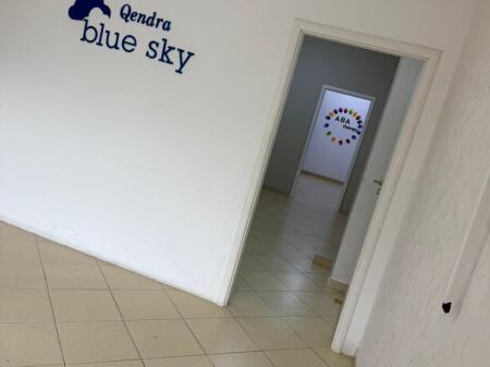 JEPET ME QERA AMBJENT BIZNESI PER QERA, DR