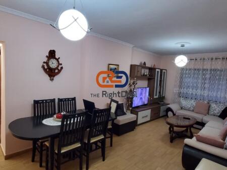 Ne Rrugen E Durresit, Shitet Apartament 4+1+2, Me Hapesira Teper Te Bollshme !!