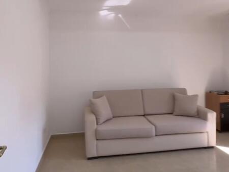 AMBIENT BIZNESI PER QERA PRANE STACIONIT TË TRENIT