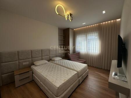 Apartament 1+1 Me Qira në Pazarin e Ri, Tiranë + 1 Post Parkimi