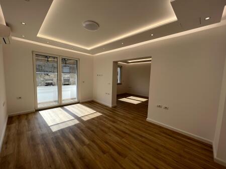 📣 QERA Apartament 2+1 📍 Prane Kafe Flores , Qender Tirane 💶 Cmimi 900€