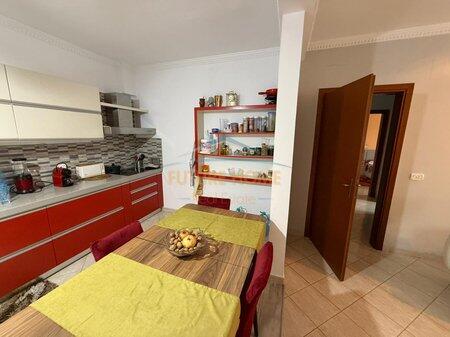 Shitet,Apartament 2+1+2+Depo,21 Dhjetori,Tiranë