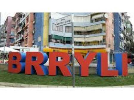 Shitet, Apartament 3+1, Brryli, Tiranë