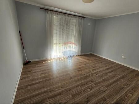 Shitet Apartament 2+1, Oxhak