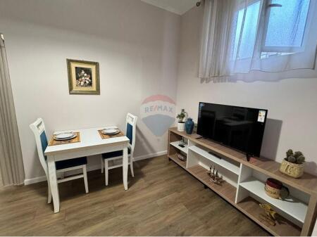 Apartamenti ndodhet tek Rruga e Durresit, blloku i ambasadave.