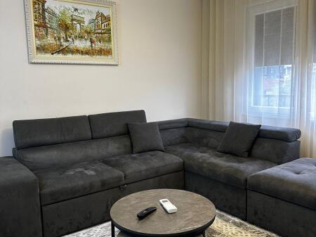 Jepet me qira super apartament 2+1 tek Pazari i Ri