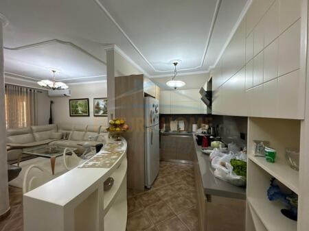 Shitet, Apartament 3+1, Brryli, Tiranë.