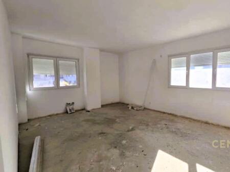 3+1 office space for rent at Pazari i Ri!!