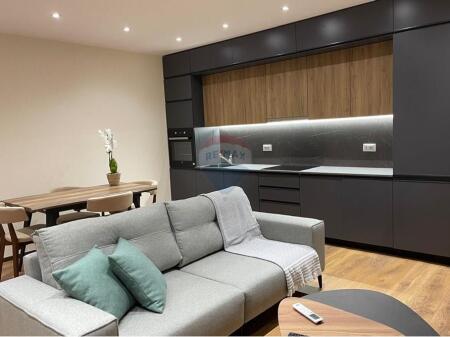 Apartament 1+1 me Qira Rruga Bardhok Biba, vetëm pak minuta në këmbë nga sheshi Skënderbej.