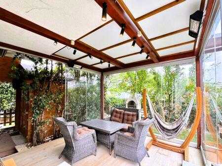 VILLETTE MODERNE NELLA RESIDENZA COLOMBO 2, VICINO A TEG, 3+1+3 E 3 POSTI AUTO!