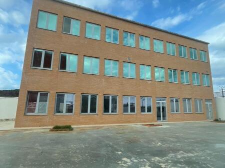 CAPANNONE IN AFFITTO 600M2+CORTILE 2400 EURO KOMBINAT