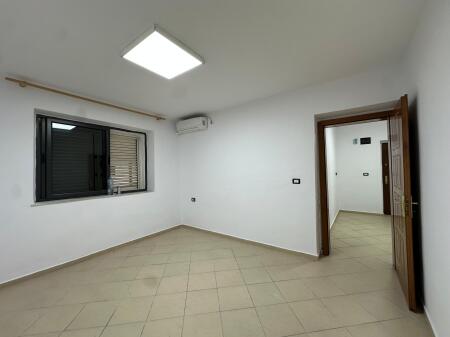 Office for rent 1+1, 60 m2 at Durres Street -600 EURO!