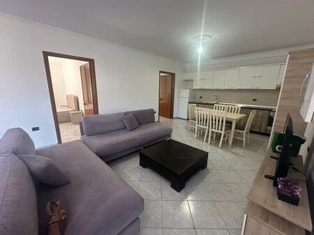 Jepet me qira kati i dytë i një vile 3-katëshe në Rrugën “Jordan Misja”, Tiranë! 450 € /Muaj
