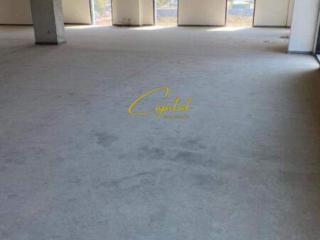 BUSINESS PREMISES FOR RENT 950 M2 PEZE HELMES 2000 EURO