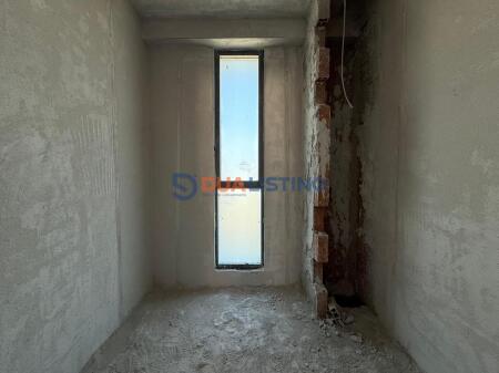 Vendiamo appartamento 2+1 con cortile privato e veranda nella Residenza Tulipan.