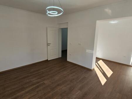 Apartament 2+1 per shitje,Xhamllik!