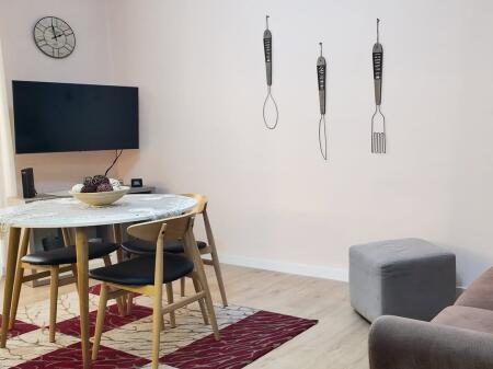 Apartament 2+1, Mine Peza!