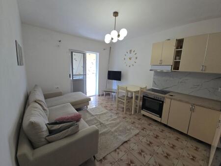 JEPET ME QERA APARTAMENT 2+1 PRANE RAJONIT TE POLICISË DURRES