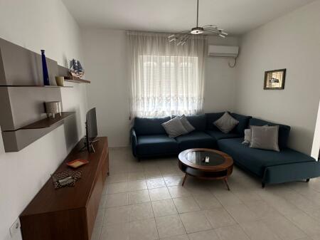 Apartament me qera 2+1 Qendër