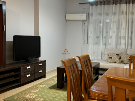 JEPET APARTAMENT ME QERA 2+1+BALLKON "KOMUNA E PARISIT" 750 EURO