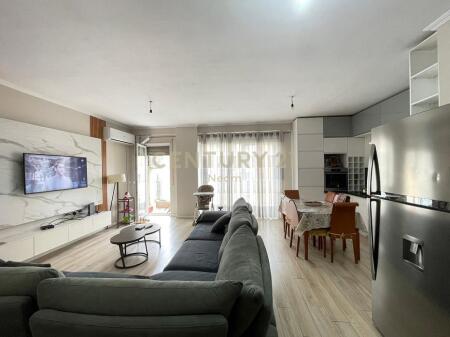 Appartamento 3+1 con Veranda in Vendita –🏡  Laprakë, Fusha e Sportit