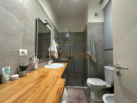 Shitet, Apartament 1+1+Post parkimi, Kompleksi Mangalem, Tiranë.