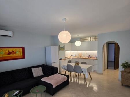 Jepet me QIRA apartament 1+1 Zona Liceu (Shkolla "Mihal Grameno")