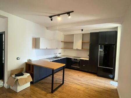 Apartament me qera bosh tek Komuna e Parisit