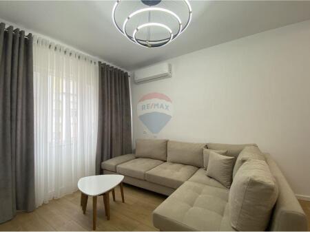 Ofrohet apartament 1+1 per shitje.