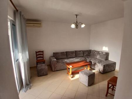 Jepet Me Qera Apartament 1+1+1 Ballkon
