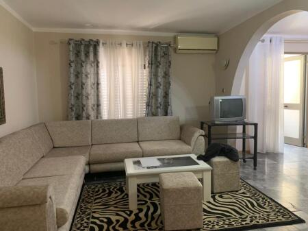 Jepet me qera apartament 2+1 te Rruga e Bogdaneve