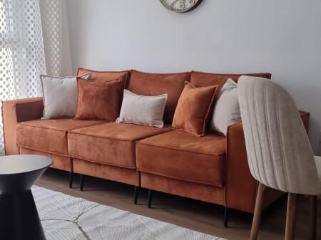Qera, Apartament 1+1, Alidemi, Tiranë. Apartamenti është i pozicionuar në Kompleksin Mangalem.
