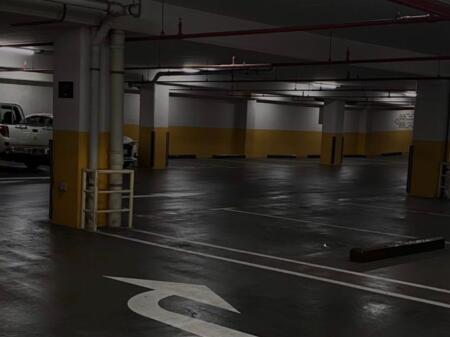 Poste parkimi per shitje Colonnade