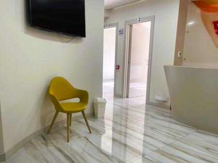 Ambient Modern + Post Parkimi për Klinikë me Qira në Ish Bllok