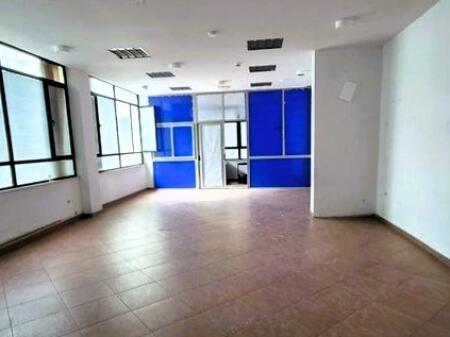 Zyre me qera 90 m² te ish Ekspozita!