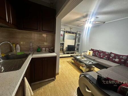 Apartament 1+1 me qera ne Kombinat!