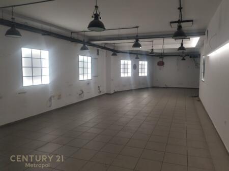 Dyqan komercial me dy nivele për qira pranë Stadiumit Dinamo🏬