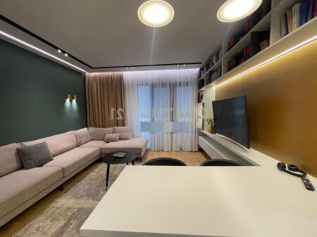 APARTAMENT 2+1+2 + GARAZH ME QIRA PRANE "RADISSON COLLECTION", LIQENI I THATE, TIRANE!