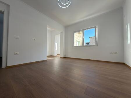Apartament 2+1 per shitje ne Xhamllik!