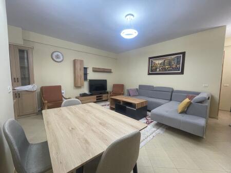 Apartament 2+1+post parkimi me qira prane Eleonores.