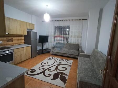 Jepet me Qira Apartament 3+1+2 në Kinostudio !