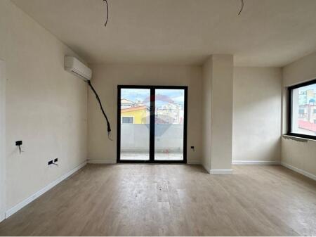 ZYRE 2+1+2 ME QIRA - VASIL SHANTO !