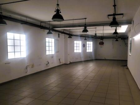 Dyqan (Ambjent Komercial) Kat 0 dhe -1 Per Qira tek Stadiumi Dinamo, Tiranë