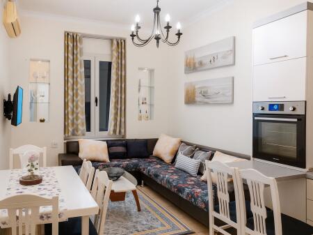 Jepet me Qera Apartament 2+1 tek Shallvaret