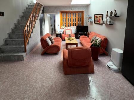 Villa in vendita vicino alla stazione ferroviaria