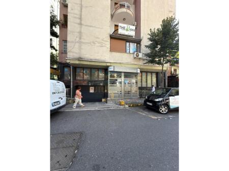 Shitet , Njesi , Rrugën “Pjetër Bogdani” Bllok
