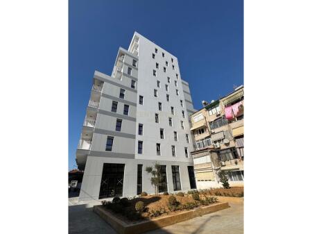 Appartamento 2+1+2 con veranda in vendita a Xhamllik🏡