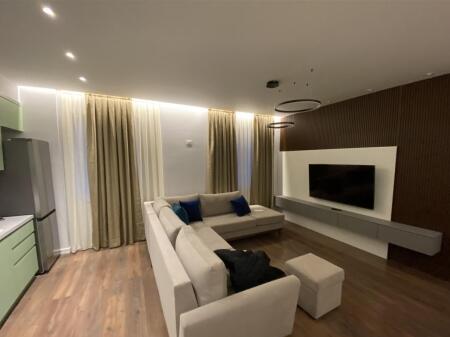 Liqeni i thate, appartamento di lusso 2+1 in affitto (80.000 leke al mese)