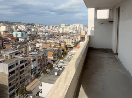 Apartament për Shitje – Hyrja e Durrësit